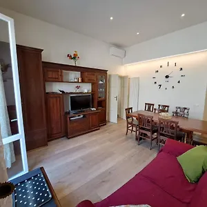https://appartamento-elena-viareggio.it-tuscanyhotel.com
